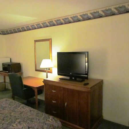 Travel Inn & Suites Frankfort エクステリア 写真