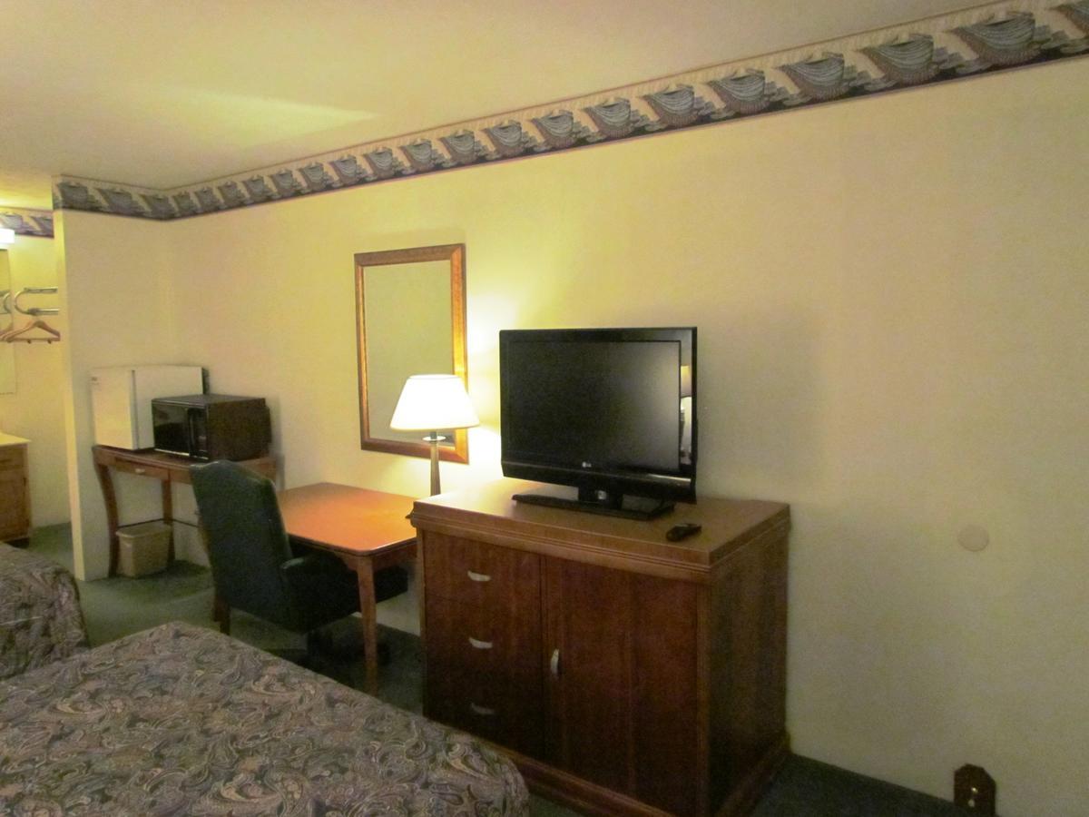 Travel Inn & Suites Frankfort エクステリア 写真