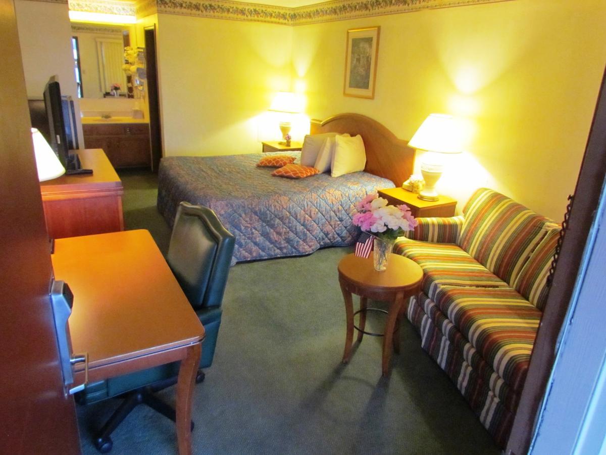 Travel Inn & Suites Frankfort エクステリア 写真
