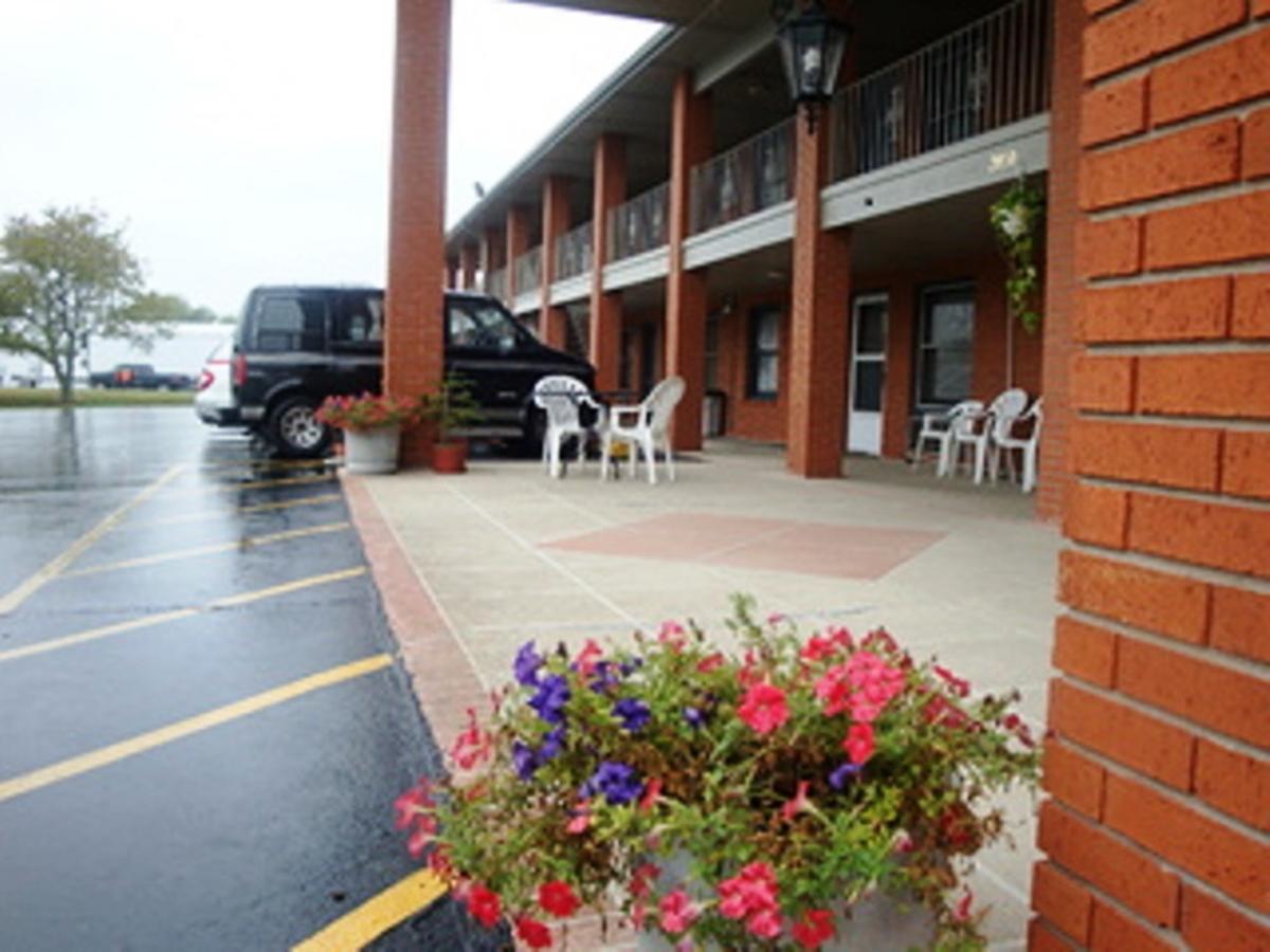 Travel Inn & Suites Frankfort エクステリア 写真