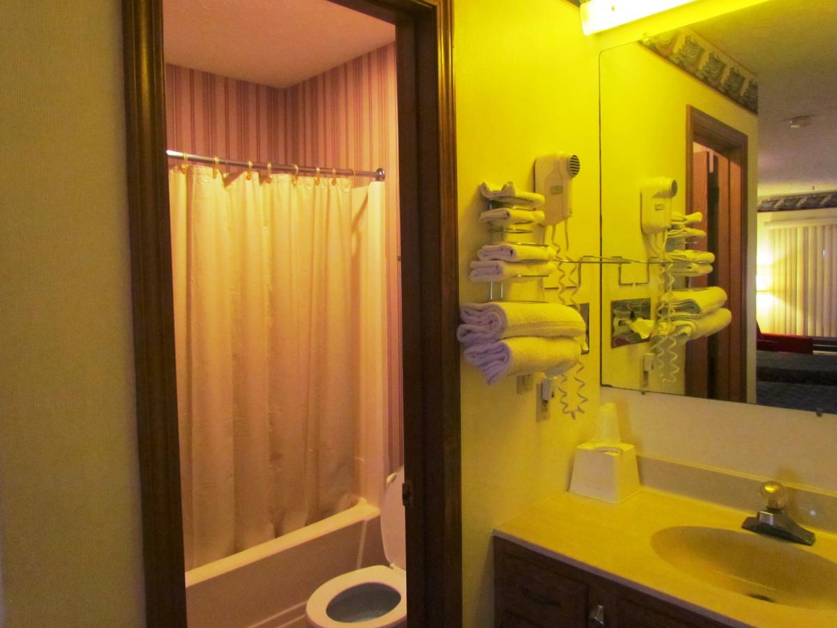 Travel Inn & Suites Frankfort エクステリア 写真