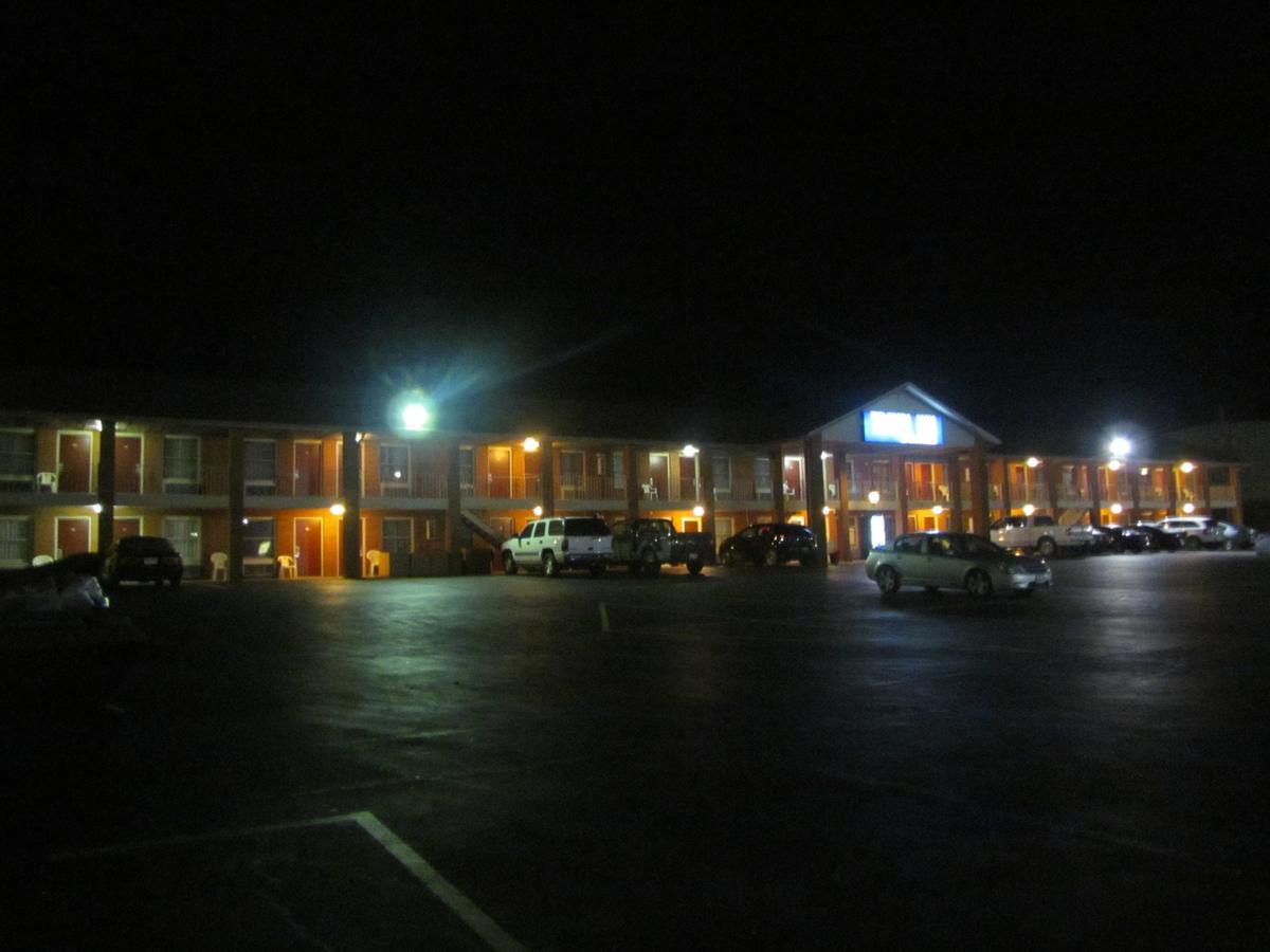 Travel Inn & Suites Frankfort エクステリア 写真